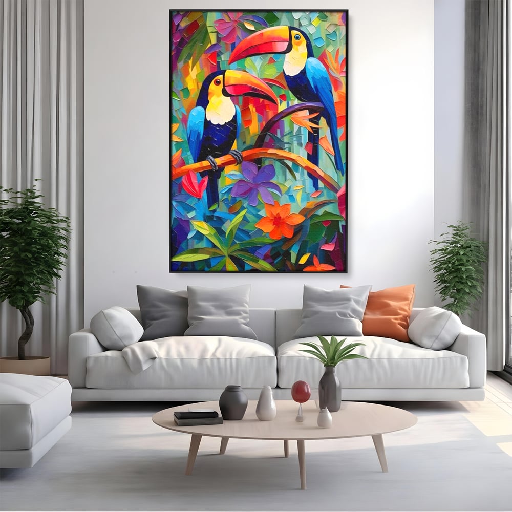 Tablou canvas cu tablou canvas cu tucani colorati, in rama de aluminiu negru, pe perete intr-un living